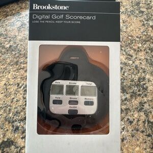 NEW Brookstone Digital Golf Scorecard (O54)